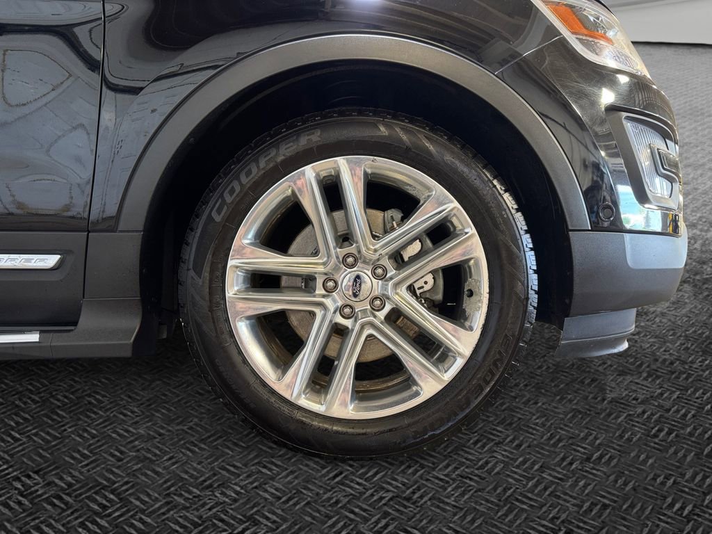 Used 2016 Ford Explorer Limited w/ Equipment Group 301A AWD/4WD image 11