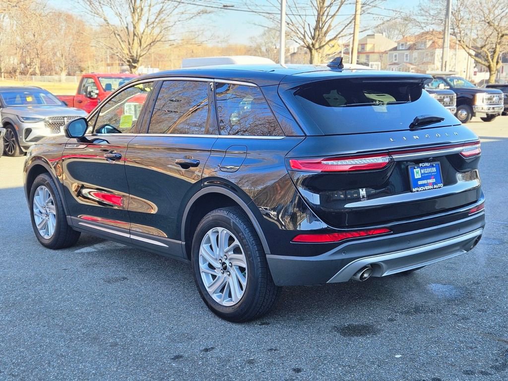 Used 2023 Lincoln Corsair AWD image 3