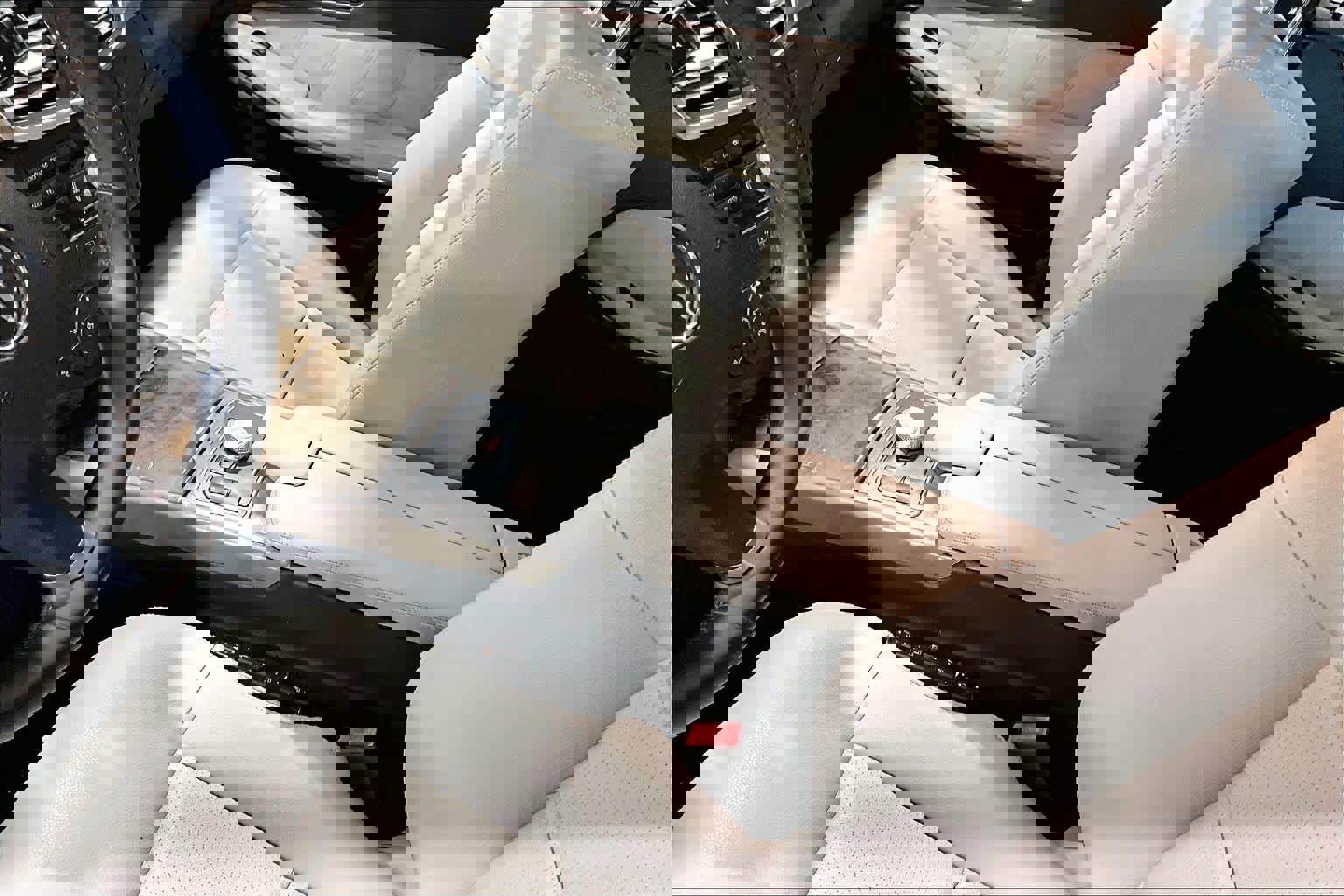 Used 2010 Mercedes-Benz E 350 4MATIC Sedan image 17