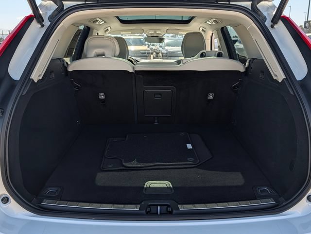 Used 2023 Volvo XC60 B5 Plus AWD/4WD image 53