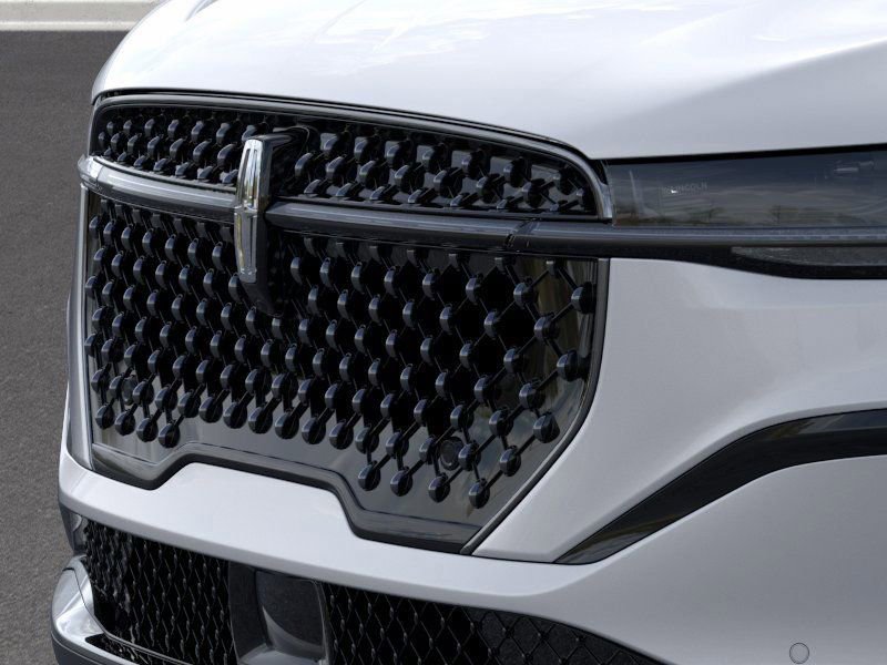 New 2025 Lincoln Nautilus Premier w/ Equipment Group 102A image 17