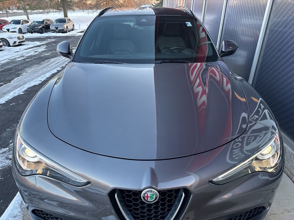 Used 2023 Alfa Romeo Stelvio Ti image 8