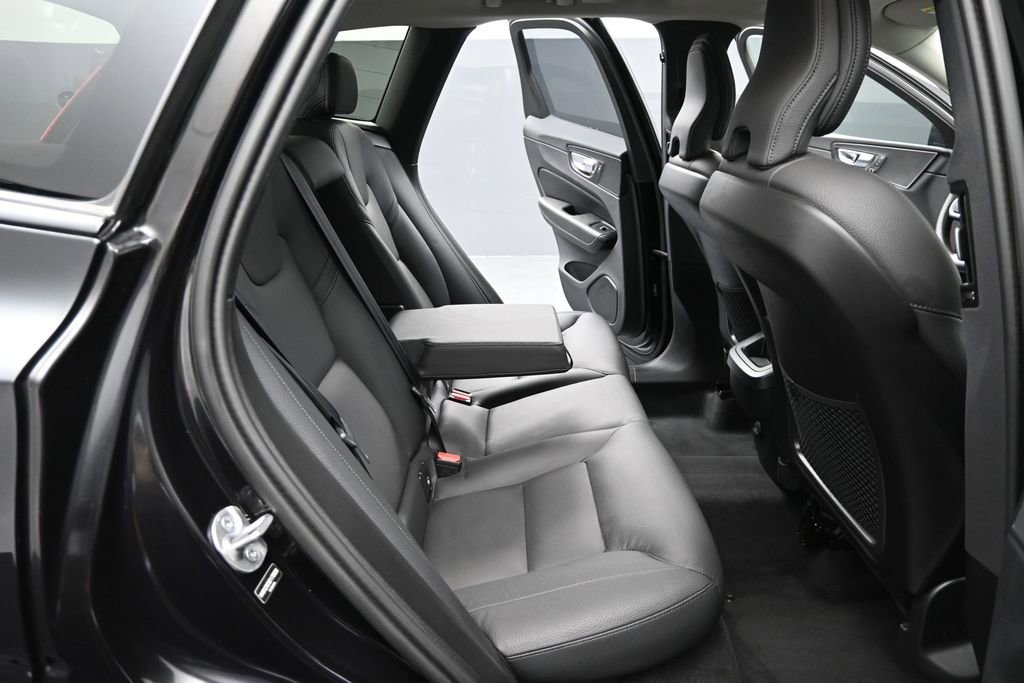 Used 2025 Volvo XC60 B5 Plus w/ Climate Package AWD/4WD image 19