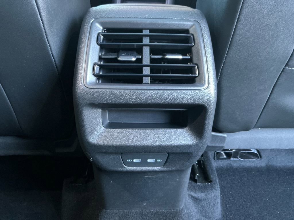 Used 2025 Volkswagen Tiguan SE R-Line image 20
