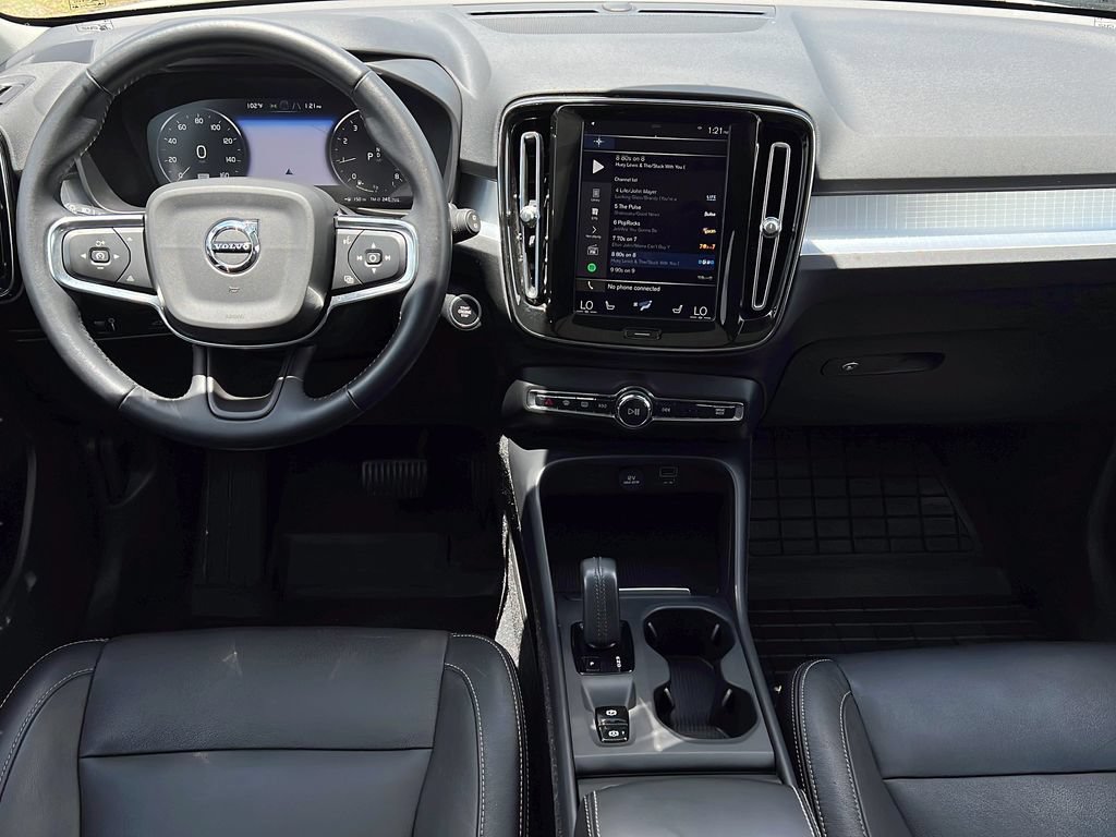 Used 2021 Volvo XC40 T5 Momentum w/ Premium Package AWD/4WD image 14