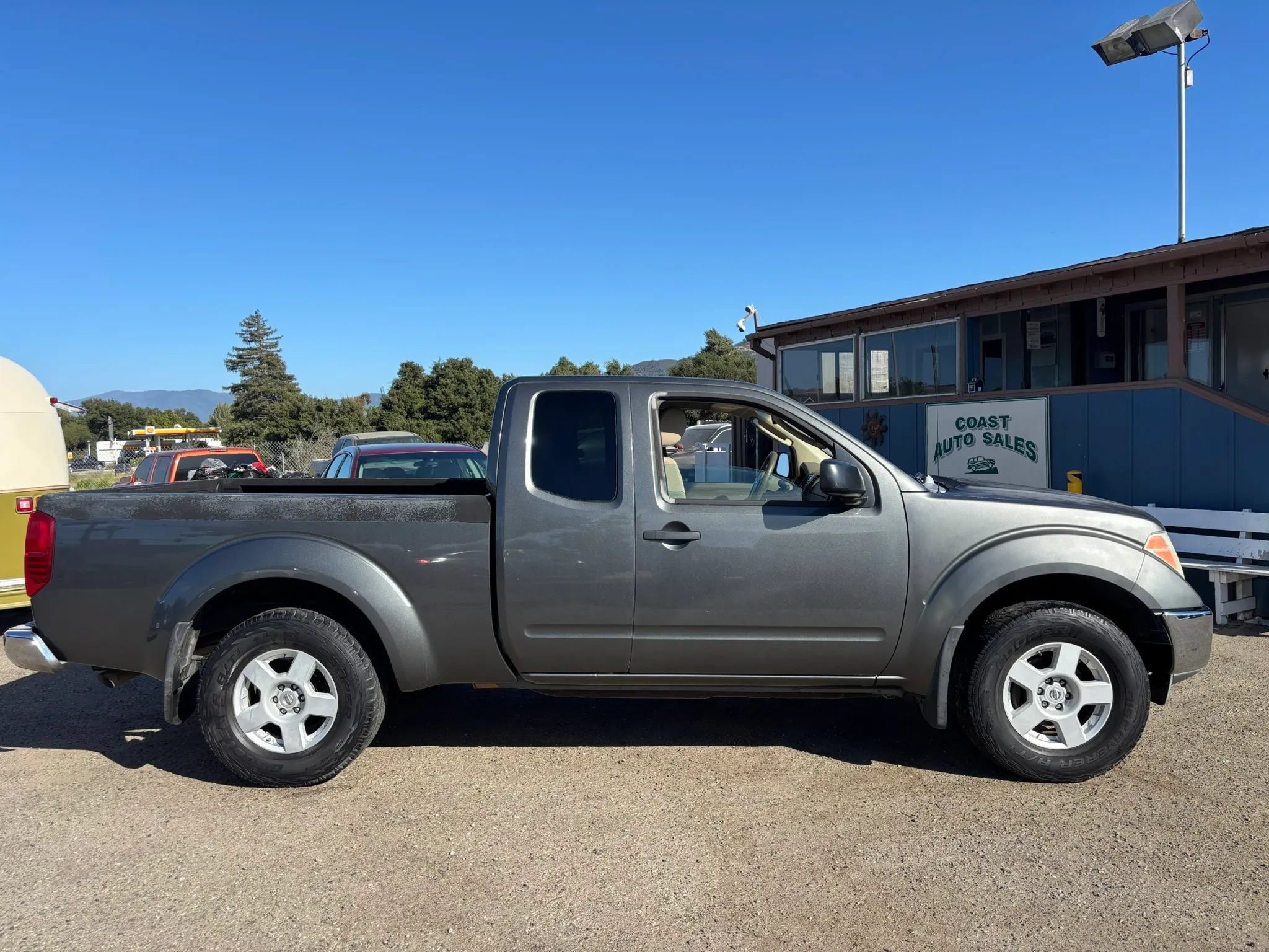 Used 2005 Nissan Frontier SE w/ (P01) Power Pkg AWD/4WD image 2