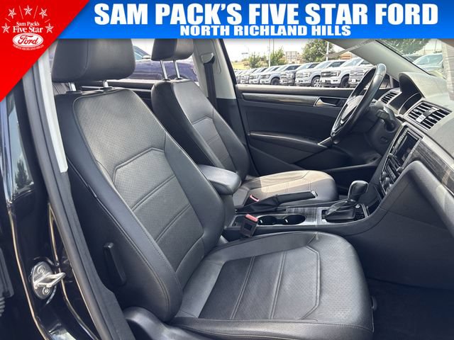 Used 2018 Volkswagen Passat 2.0T SE FWD image 33