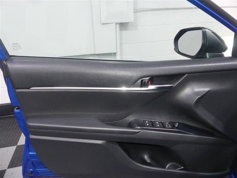 Used 2020 Toyota Camry SE image 17