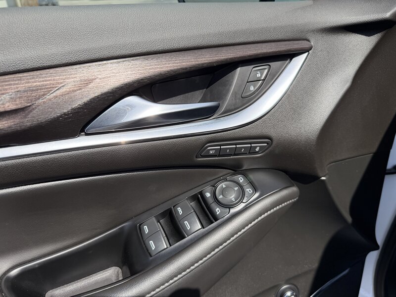 Used 2022 Buick Enclave Avenir w/ Avenir Technology Package AWD/4WD image 16