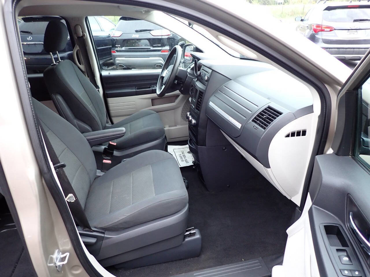 Used 2008 Dodge Grand Caravan SE w/ PWR Window Group image 10