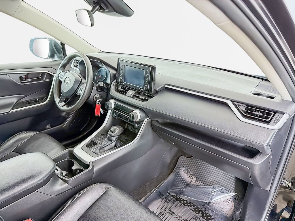 Used 2021 Toyota RAV4 LE image 17