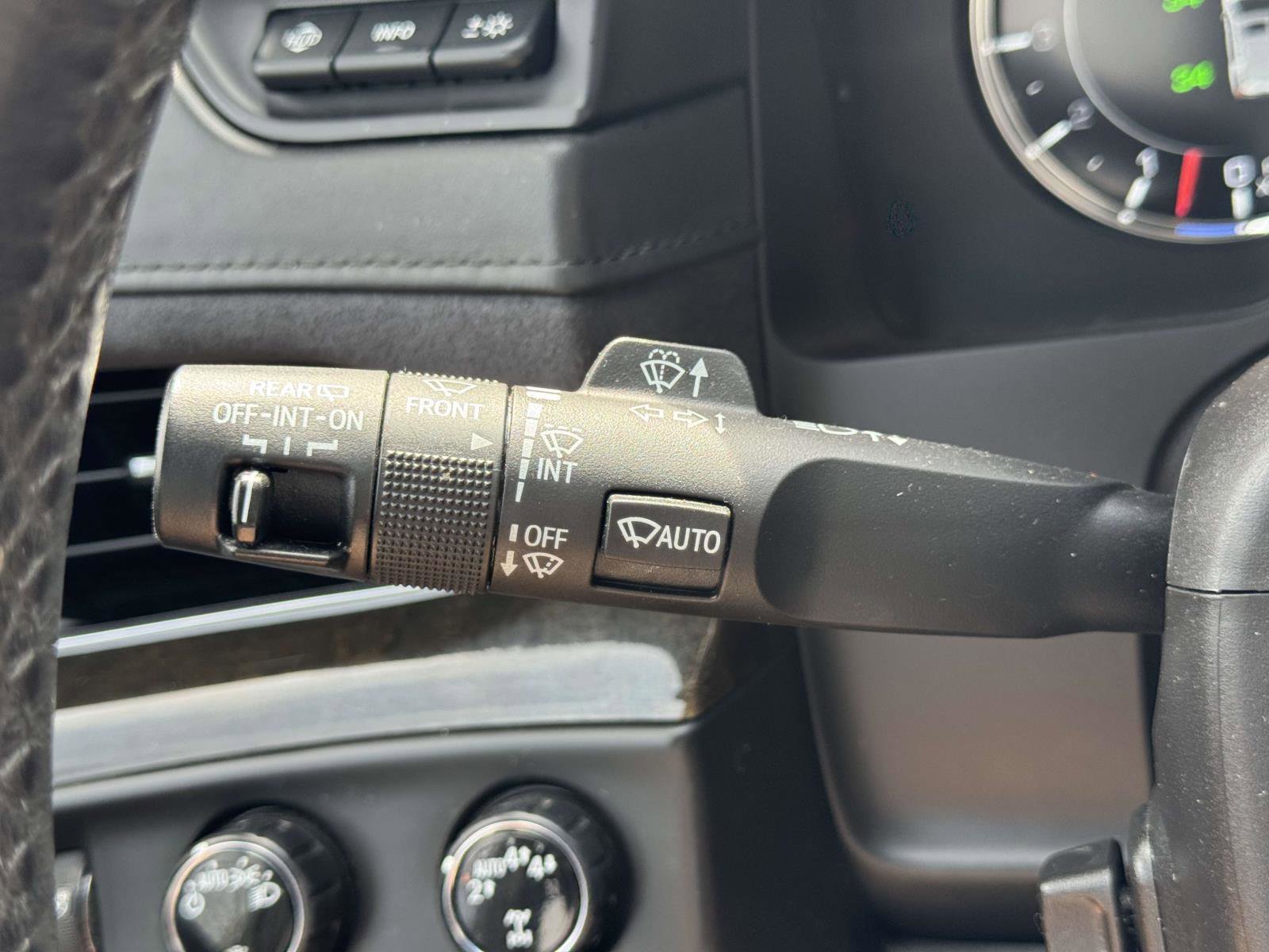 Used 2019 Cadillac Escalade Platinum AWD/4WD image 22