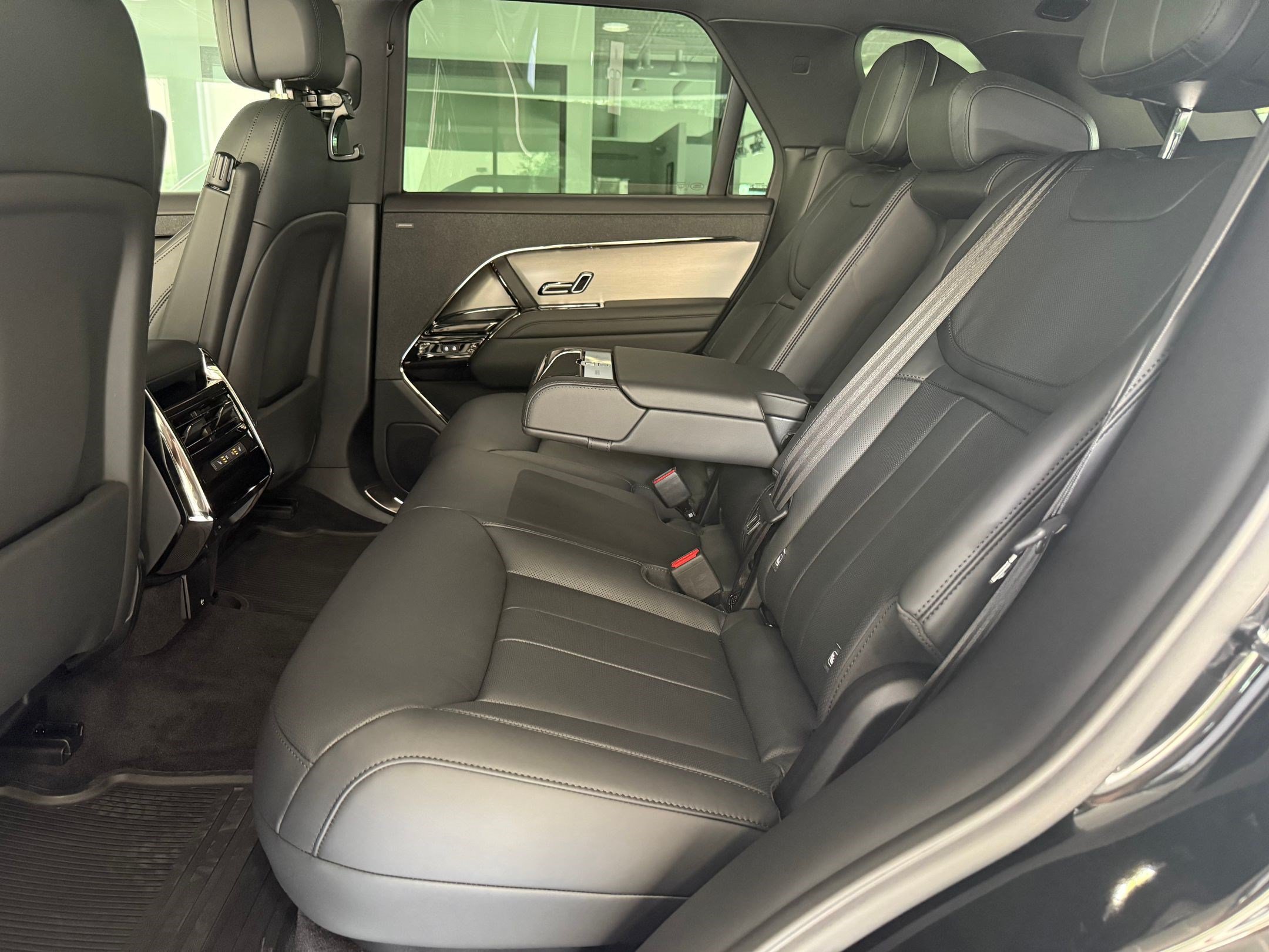 New 2026 Land Rover Range Rover Sport Dynamic SE AWD/4WD image 13
