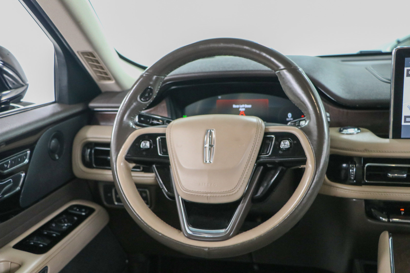 Used 2023 Lincoln Aviator Reserve w/ Equipment Group 201A RWD image 12