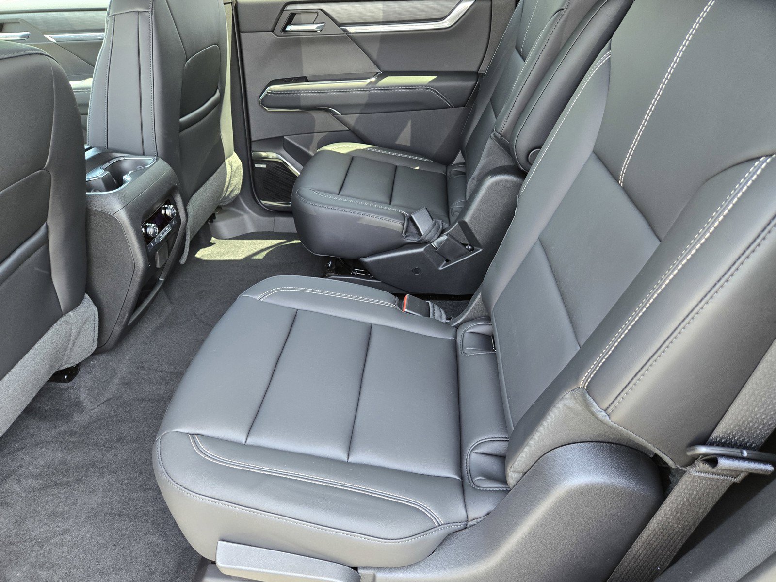 New 2025 GMC Acadia Elevation w/ Elevation Premium Package FWD image 6