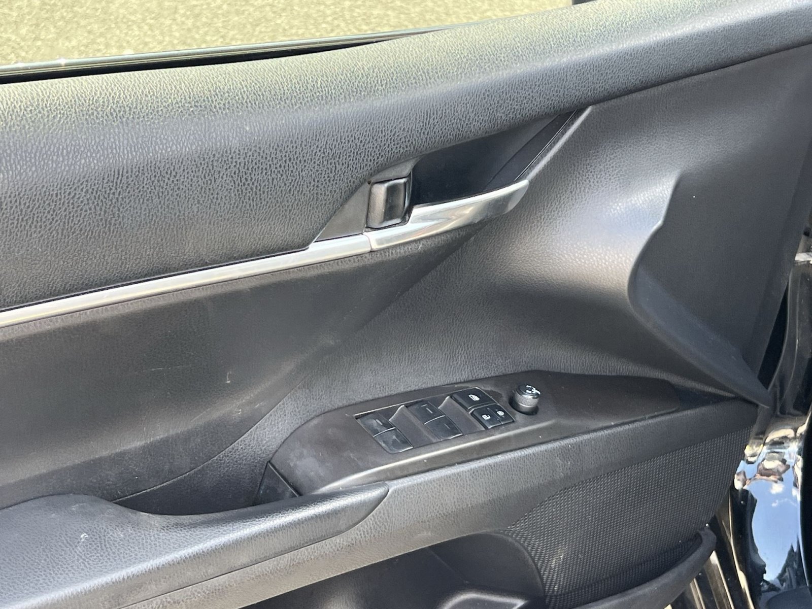 Used 2022 Toyota Camry SE FWD image 12