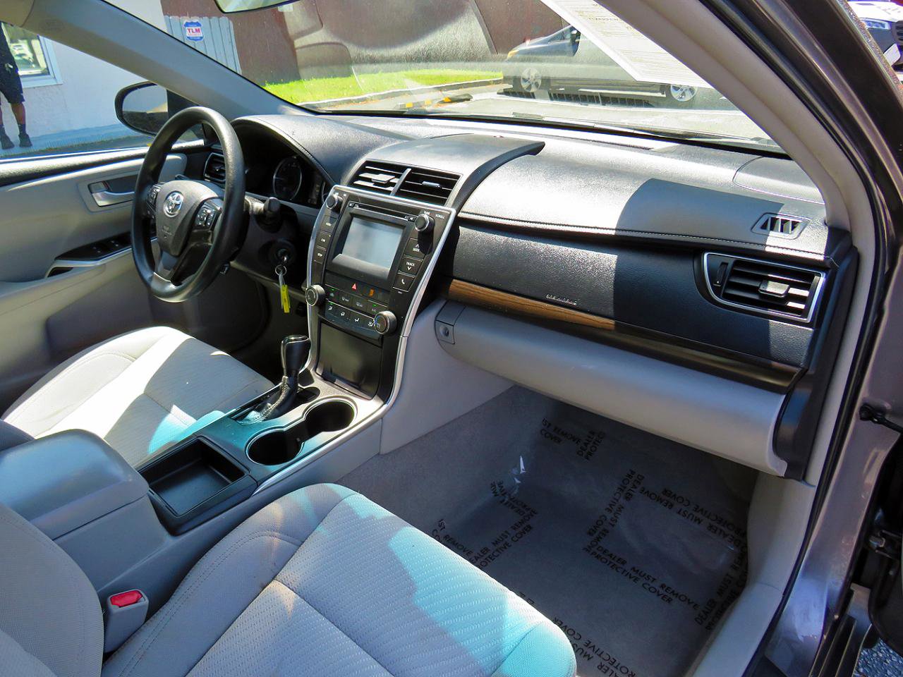 Used 2017 Toyota Camry LE FWD image 16