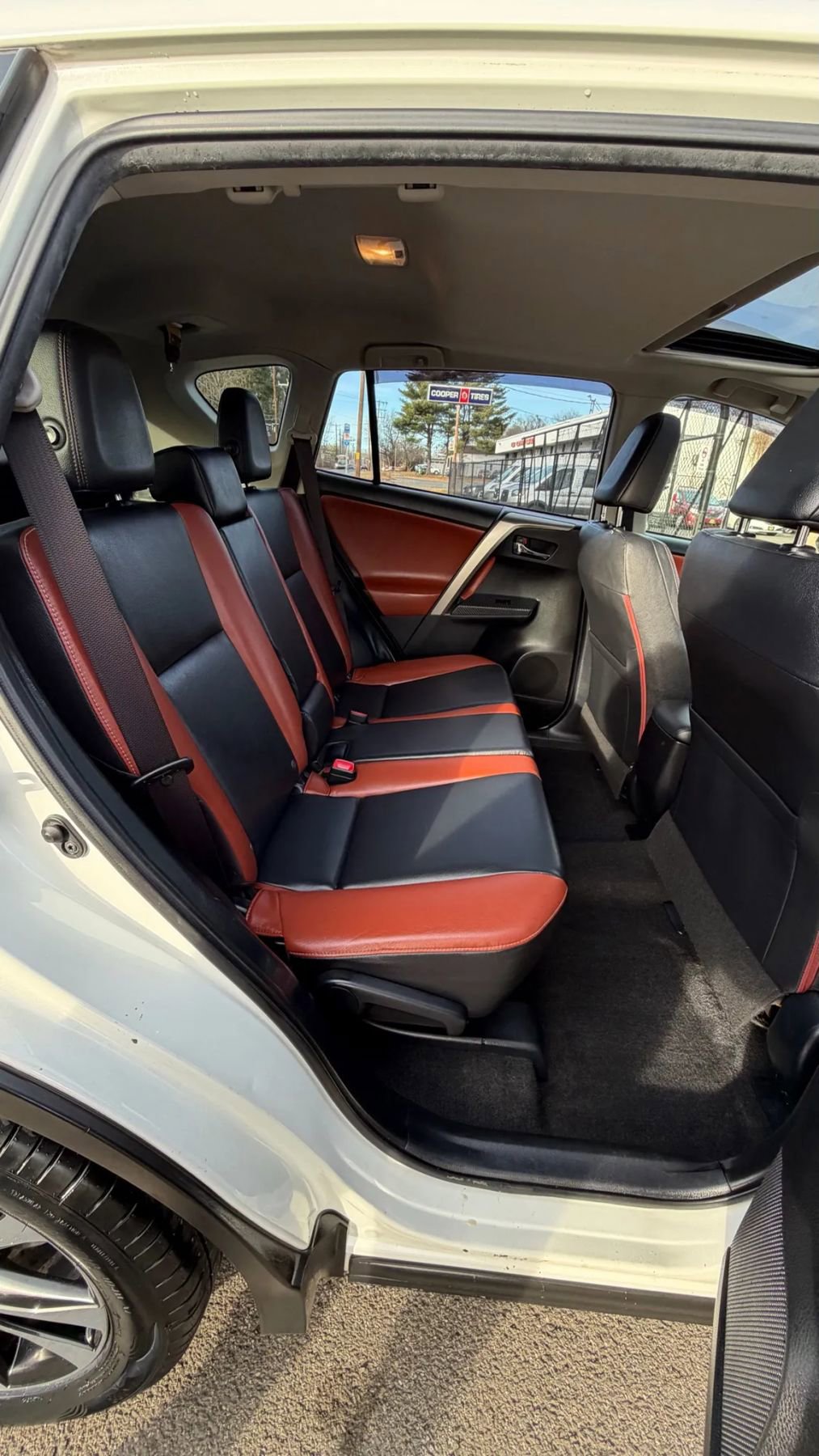 Used 2015 Toyota RAV4 Limited image 17