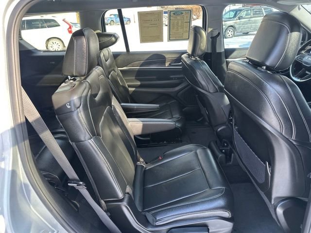 Used 2024 Jeep Grand Cherokee L Limited image 17