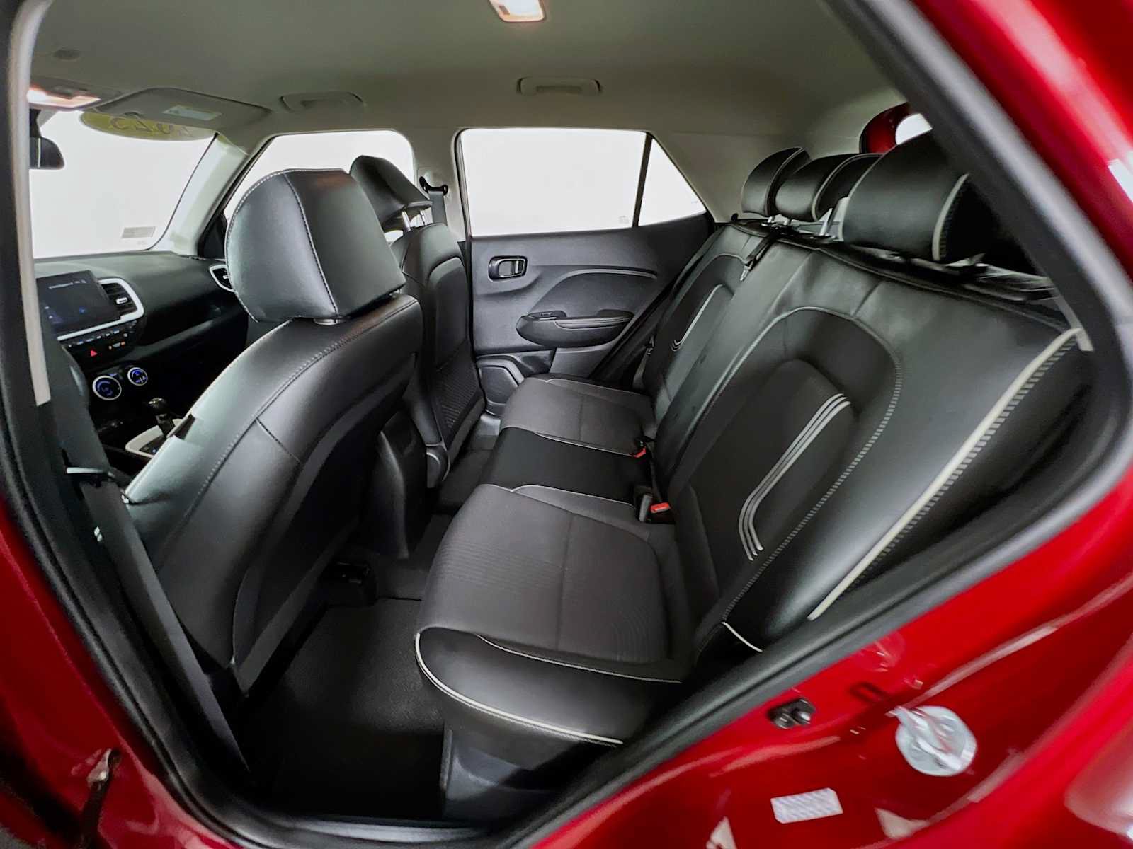 Certified 2023 Hyundai Venue Limited w/ Cargo Package FWD image 25