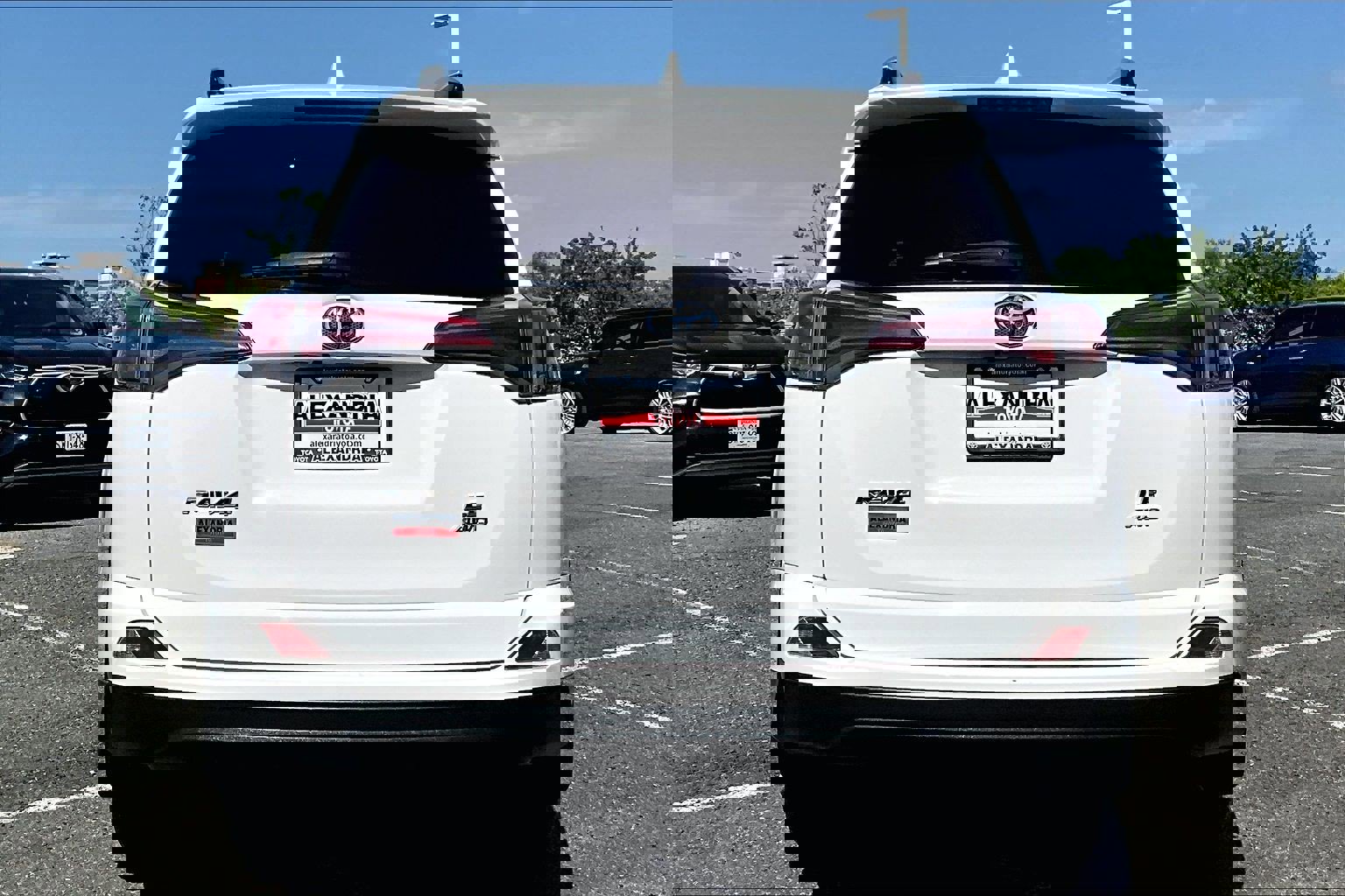 Used 2016 Toyota RAV4 LE image 4