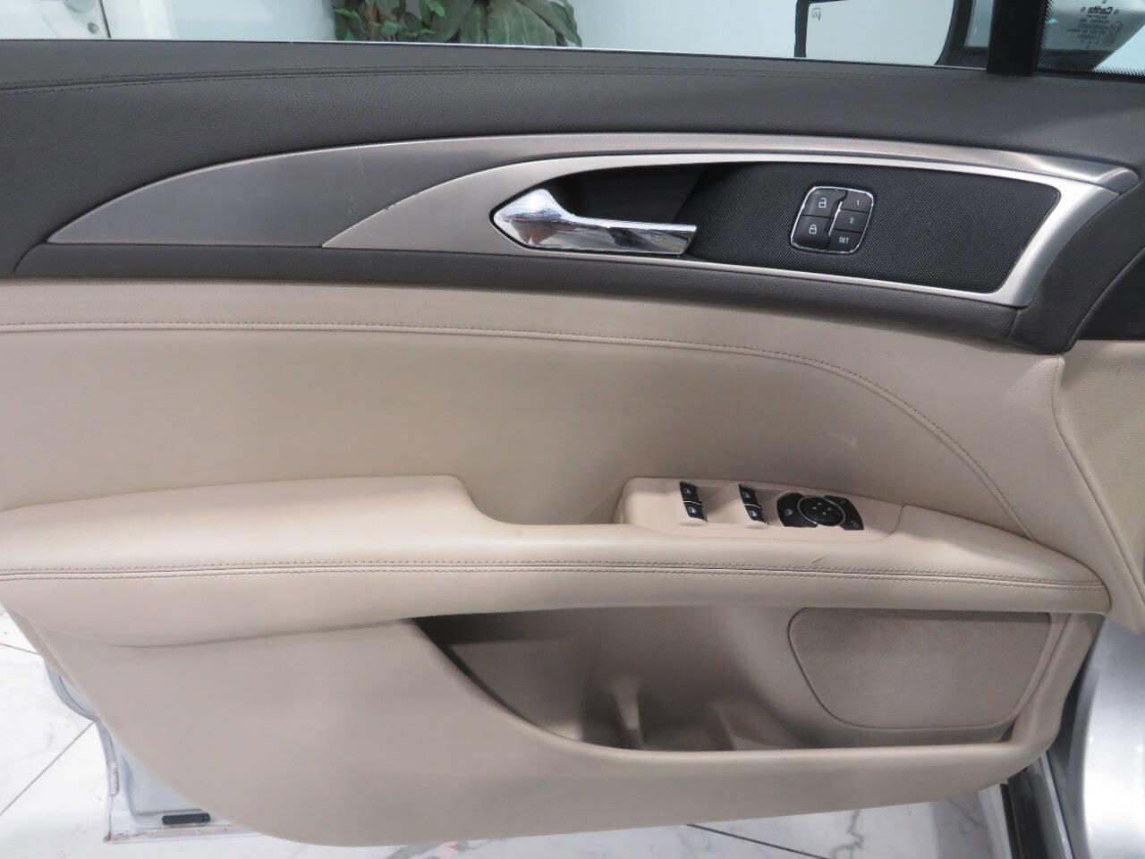 Used 2017 Lincoln MKZ Premiere FWD image 24