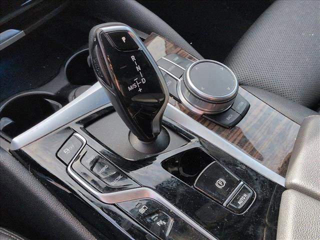 Used 2021 BMW 530e xDrive w/ Convenience Package image 12