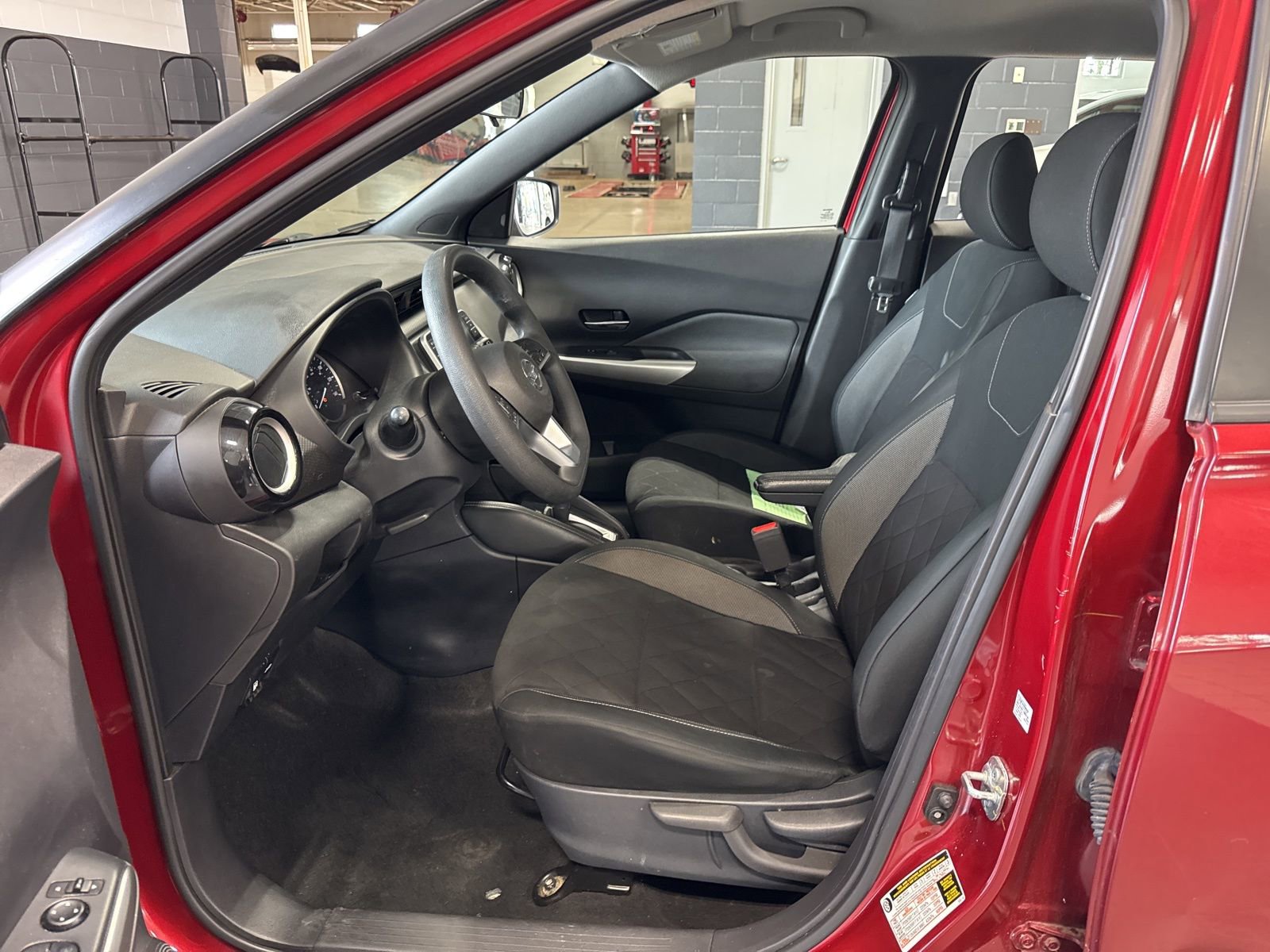 Certified 2020 Nissan Kicks SV FWD image 3