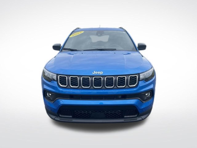 Used 2025 Jeep Compass Latitude w/ Convenience Group AWD/4WD image 2