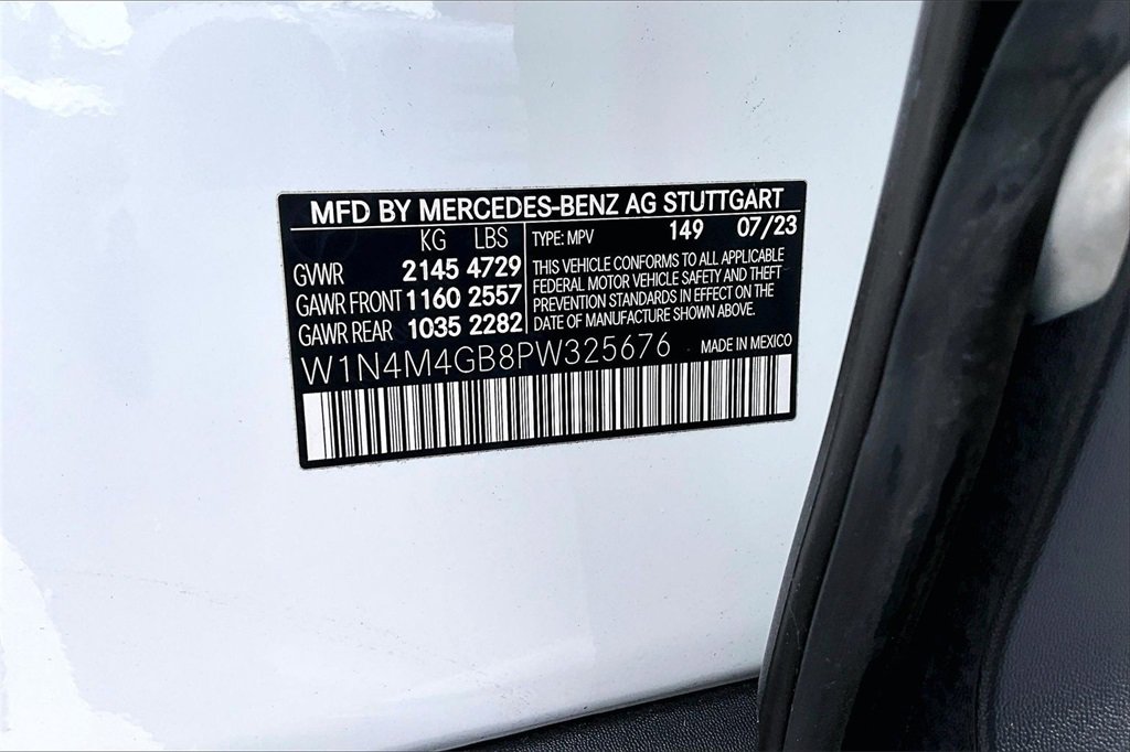 Used 2023 Mercedes-Benz GLB 250 w/ Premium Package image 17