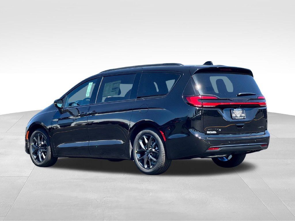 New 2027 Chrysler Pacifica Limited w/ Family Tech Group FWD image 5