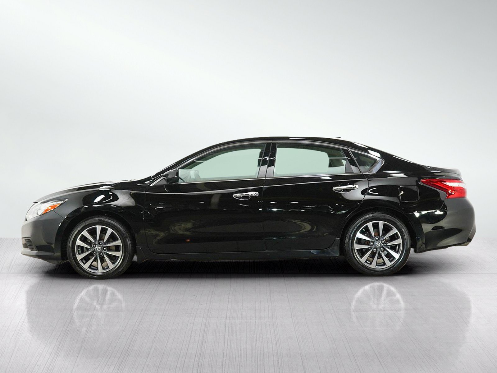 Used 2017 Nissan Altima 2.5 SV FWD image 2