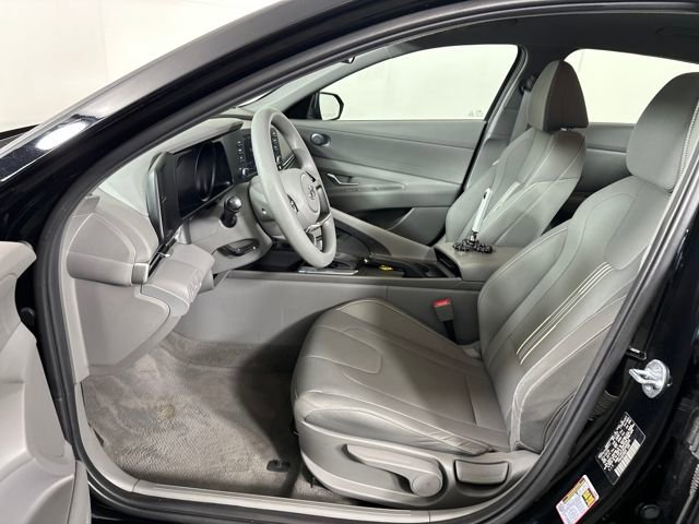Used 2023 Hyundai Elantra SEL image 11