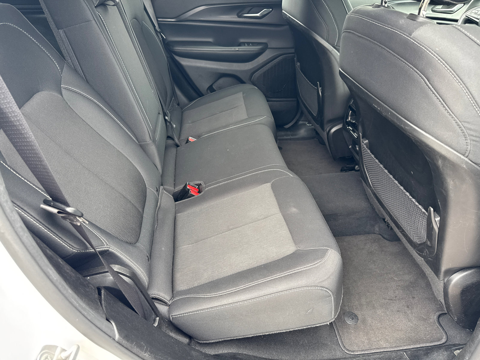 Used 2024 Jeep Grand Cherokee Laredo image 15