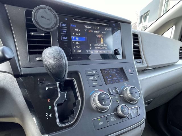 Used 2017 Toyota Sienna LE FWD image 30