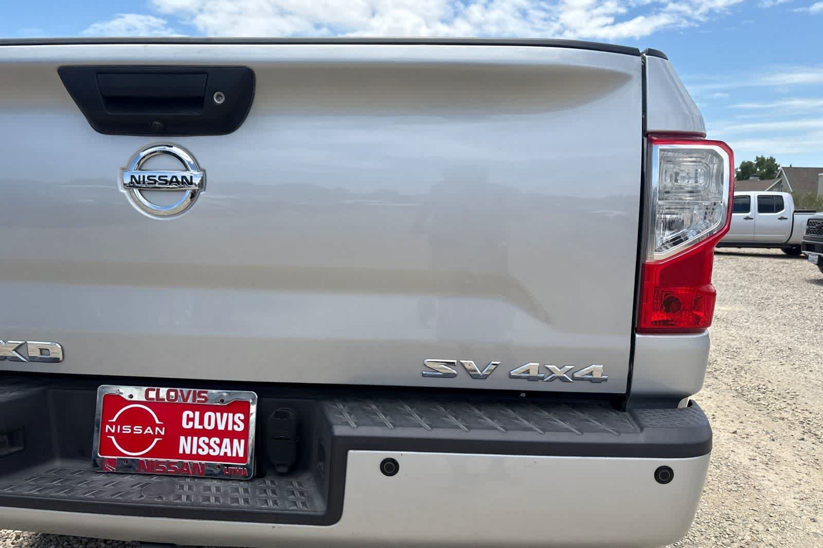 Used 2017 Nissan Titan SV AWD/4WD image 13