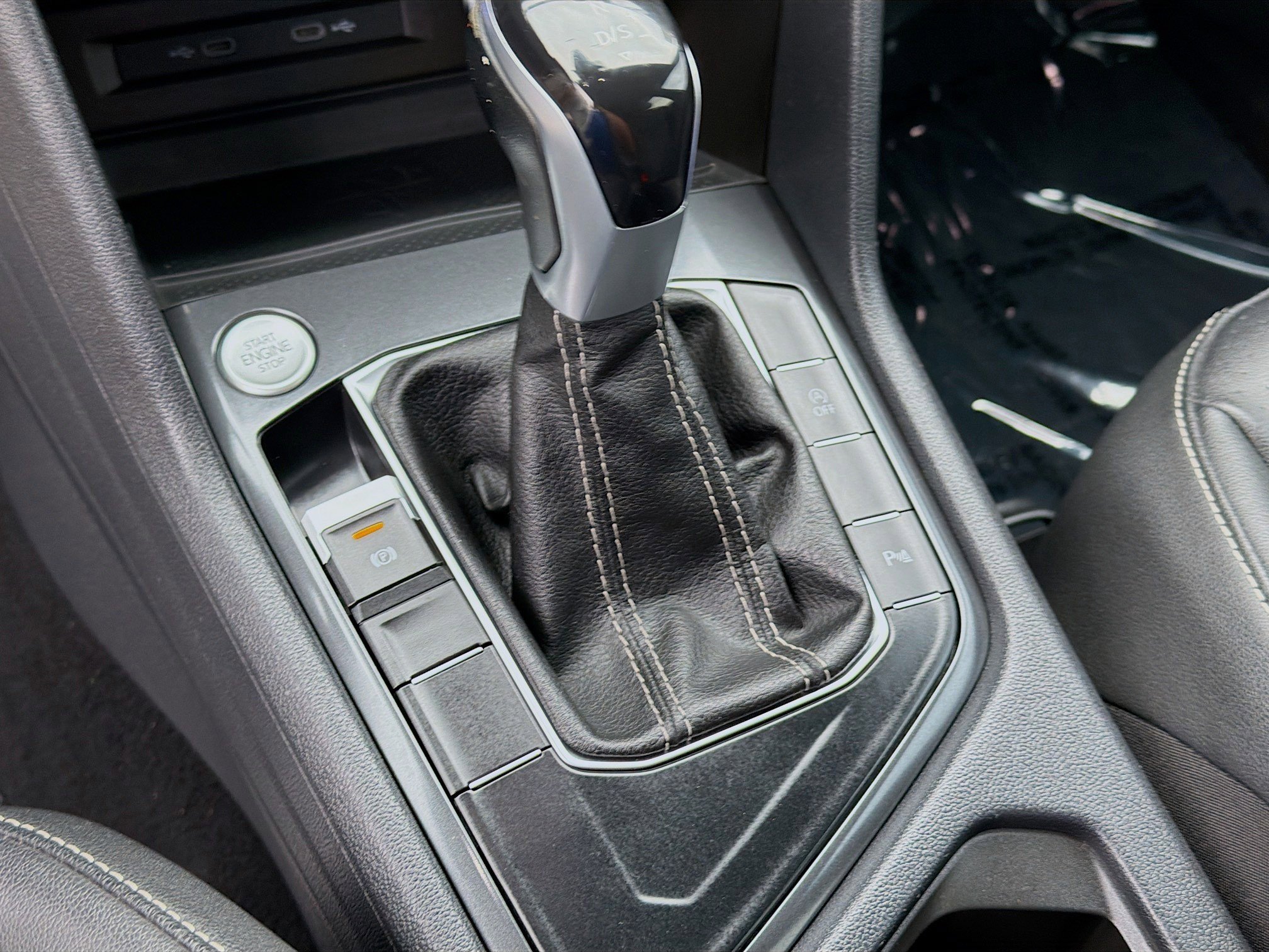 Used 2023 Volkswagen Tiguan SE R-Line image 16