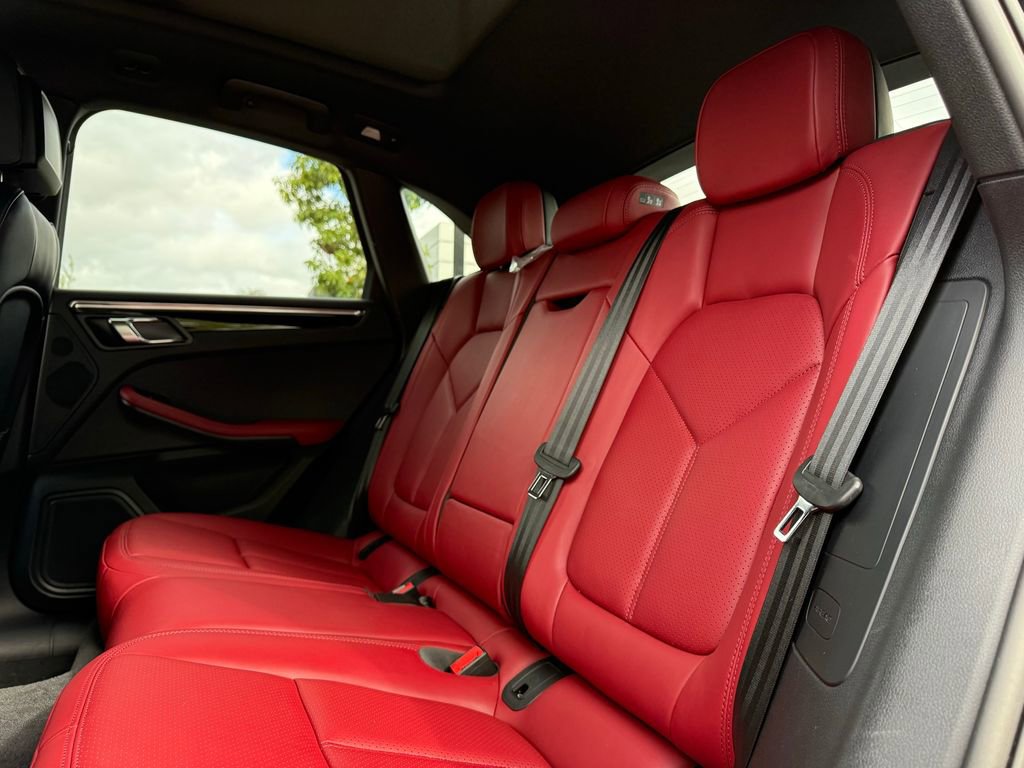 Used 2025 Porsche Macan image 29