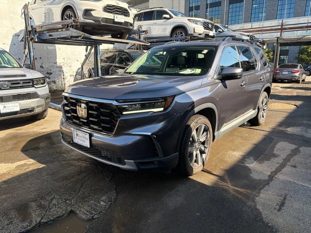Certified 2024 Honda Pilot Touring image 1