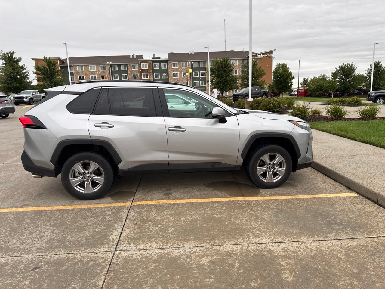 Used 2025 Toyota RAV4 XLE AWD/4WD image 7