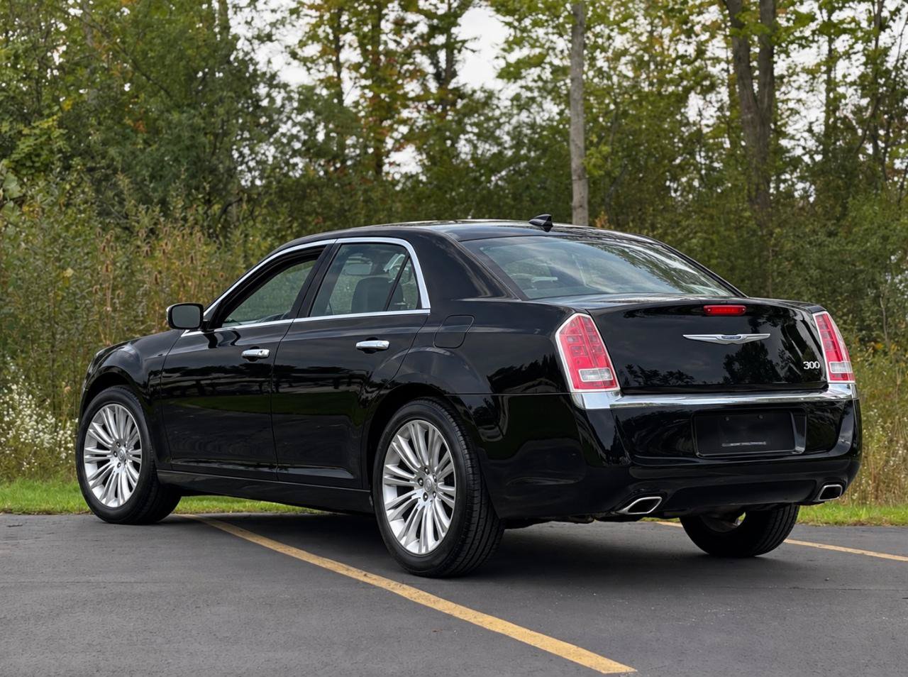 Used 2012 Chrysler 300 Limited RWD image 6