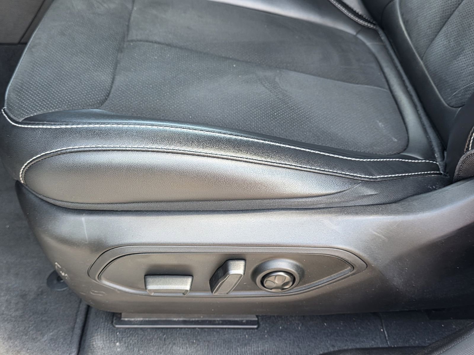 Used 2024 Jeep Grand Cherokee Altitude AWD/4WD image 20