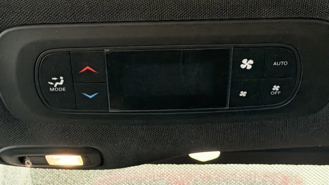 Used 2023 Chrysler Pacifica Limited w/ Uconnect Theater Family Group image 19