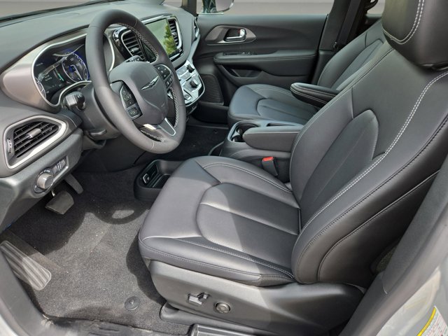 New 2026 Chrysler Voyager LX image 15