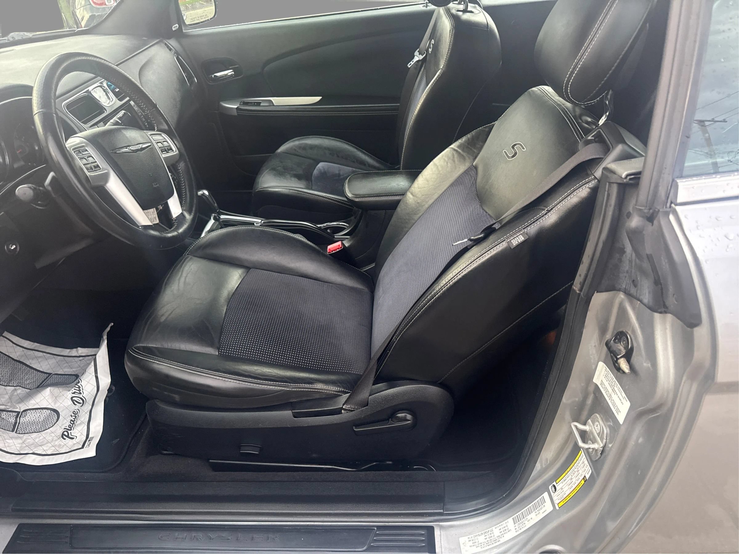 Used 2014 Chrysler 200 S FWD image 10