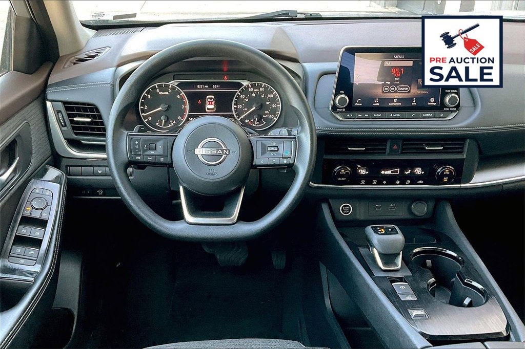 Used 2023 Nissan Rogue SV image 5