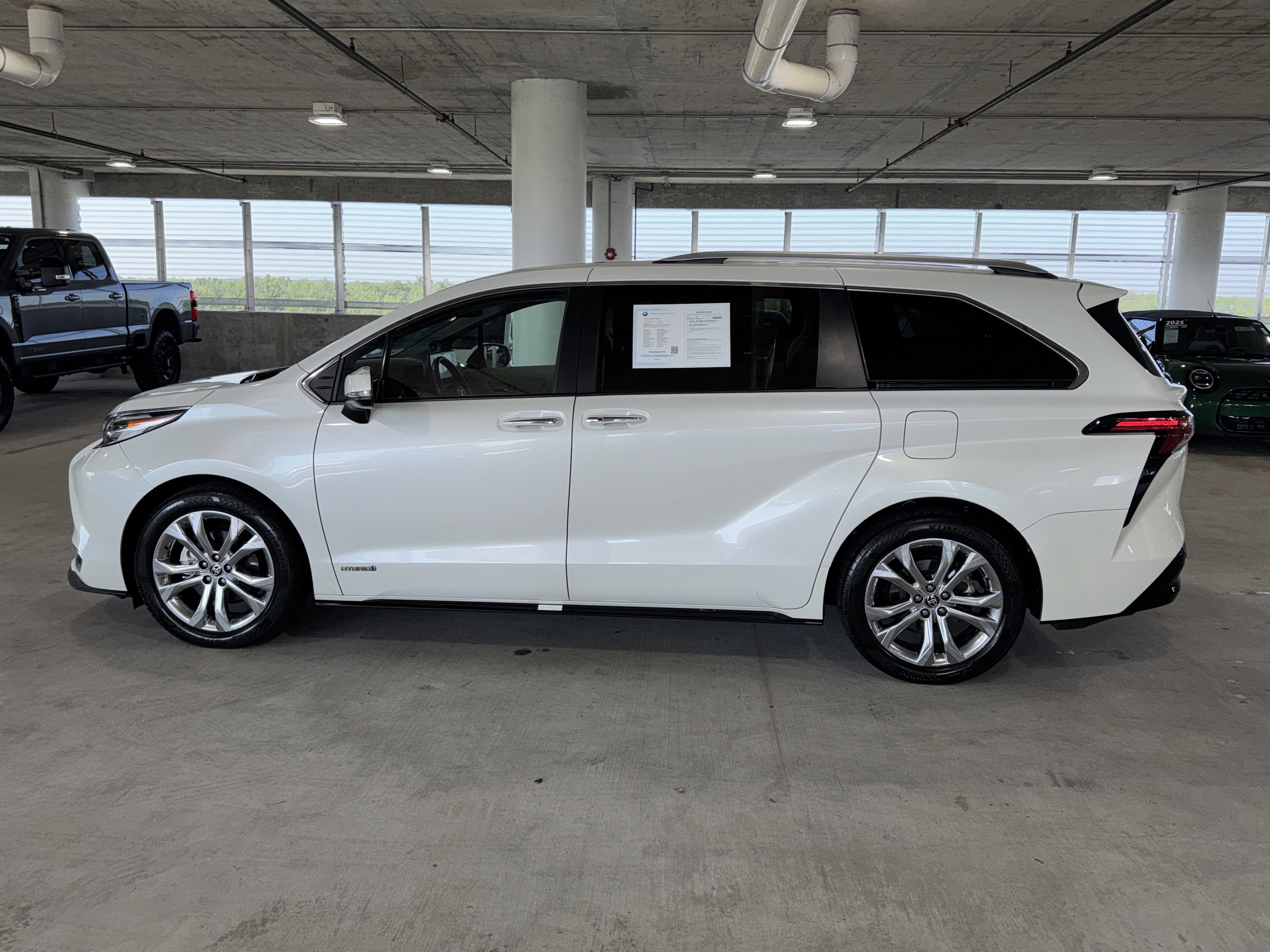 Used 2021 Toyota Sienna Platinum image 5