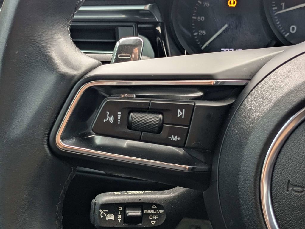 Used 2023 Porsche Macan AWD/4WD image 24