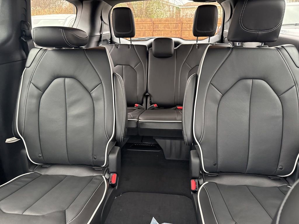 New 2026 Chrysler Pacifica Limited w/ S Appearance Package image 15