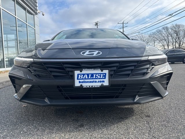 Certified 2025 Hyundai Elantra SE image 2